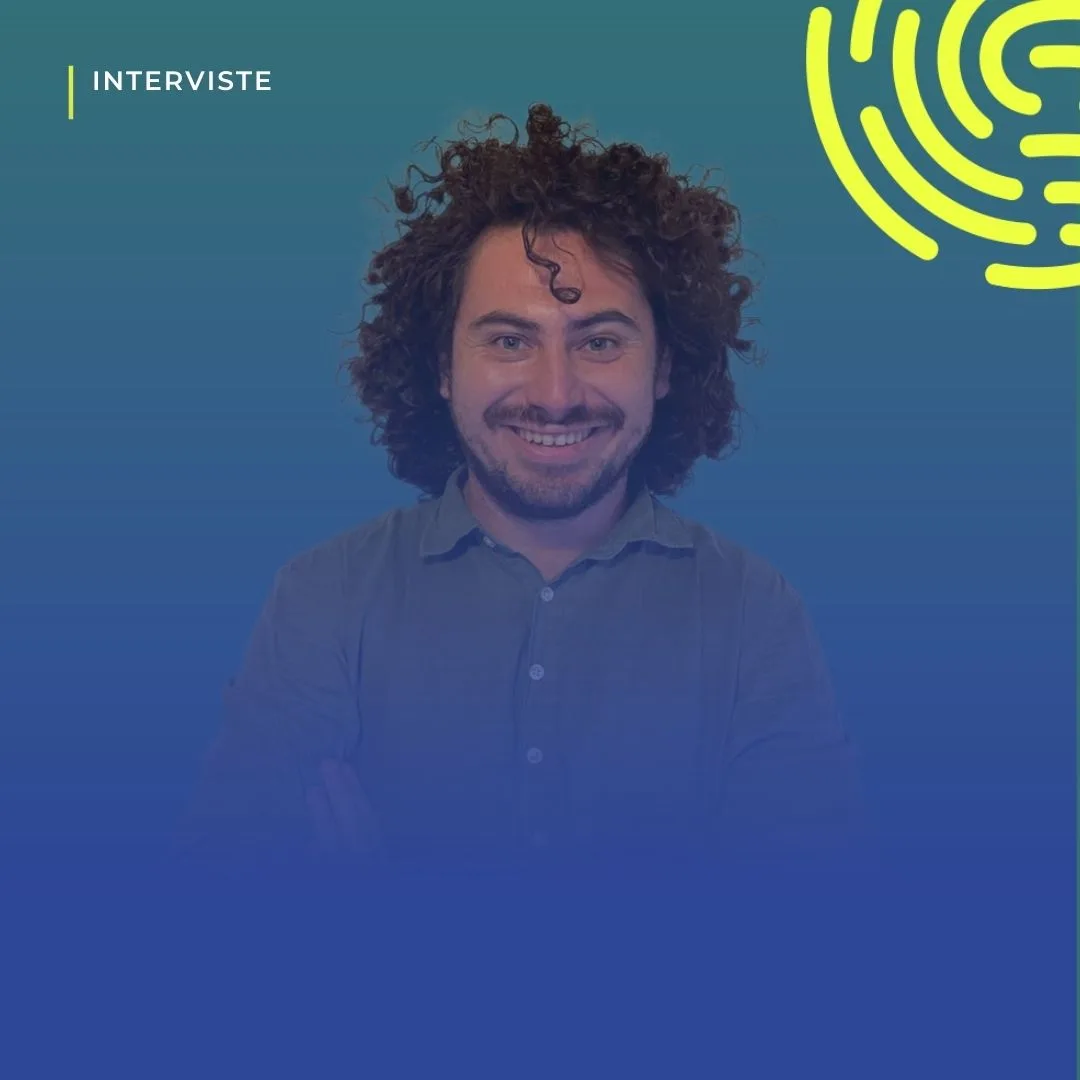 Fabio Antichi sorridente, capelli ricci e barba, intervistato su Google Ads