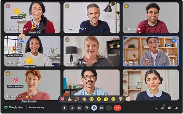 Riunione in videochiamata su Google Meet con nove partecipanti