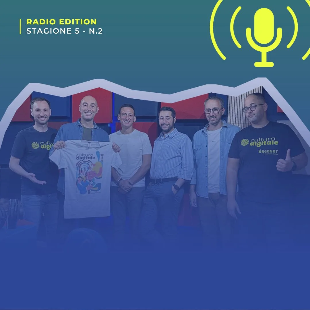 Gli organizzatori di Ecommerce HUB 2023 in posa sul palco