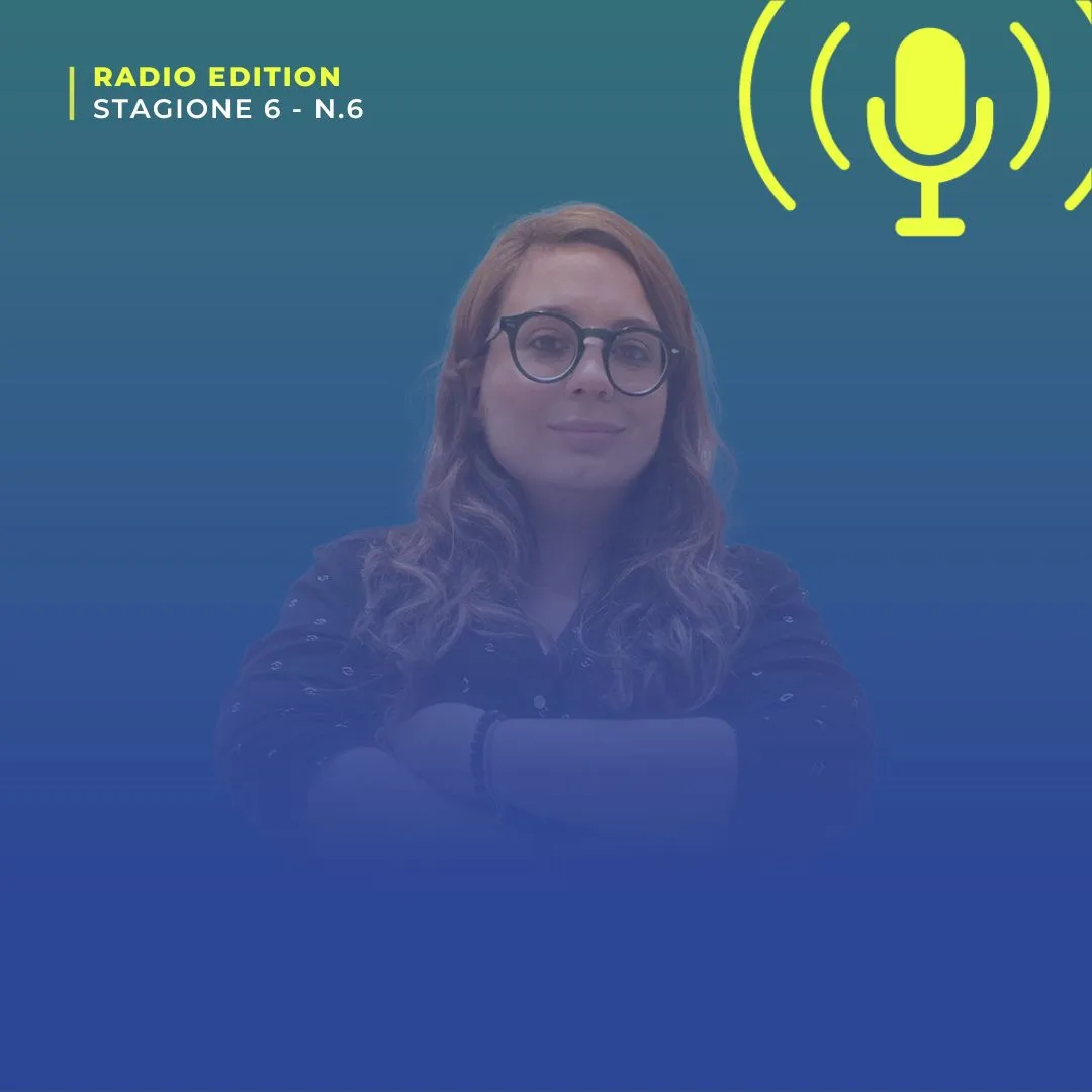 Antonella Laurino con gli occhiali, ospite sulle strategie di marketing quasi a costo zero