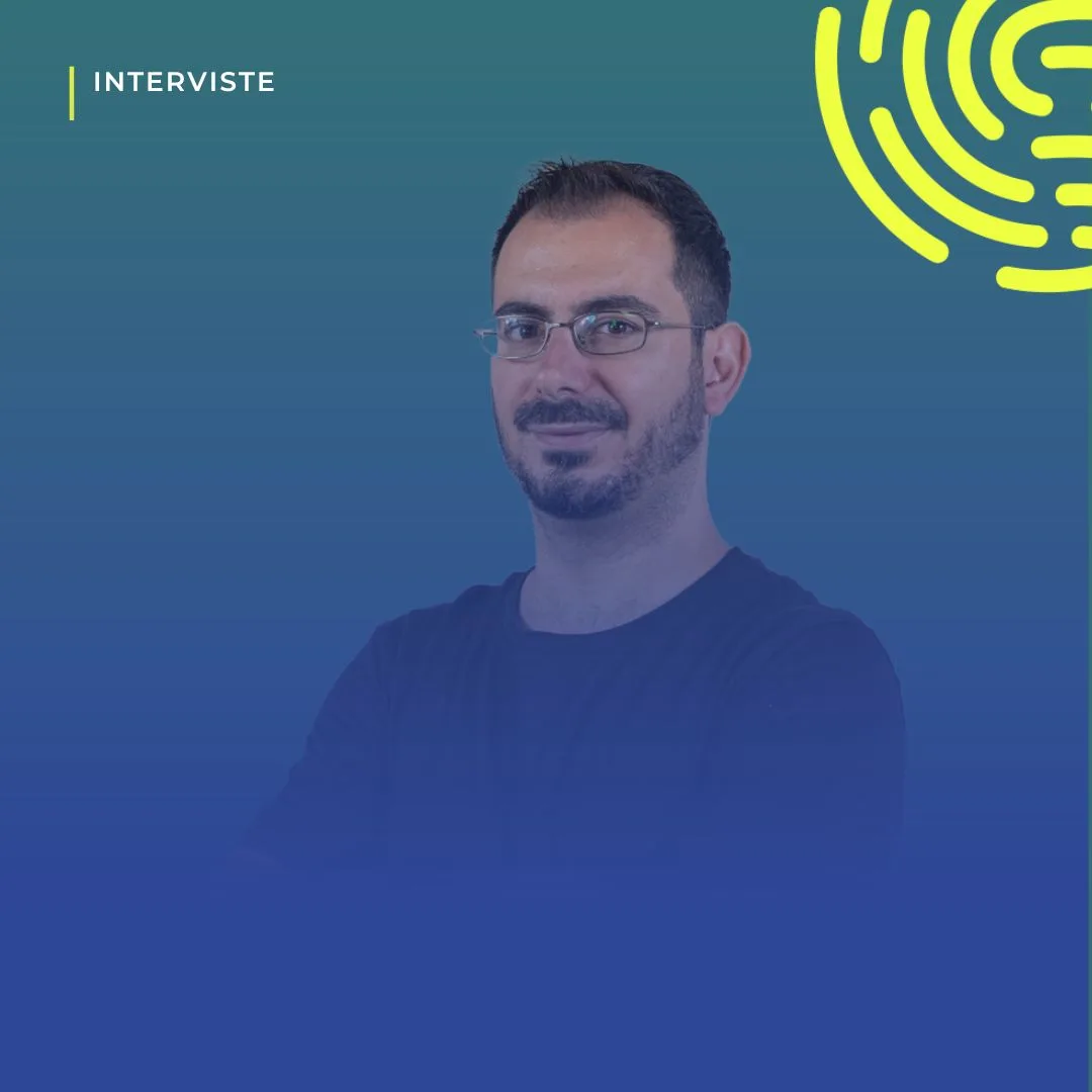 Giorgio Taverniti con la barba, in maglia scura, ospite sull'educazione digitale