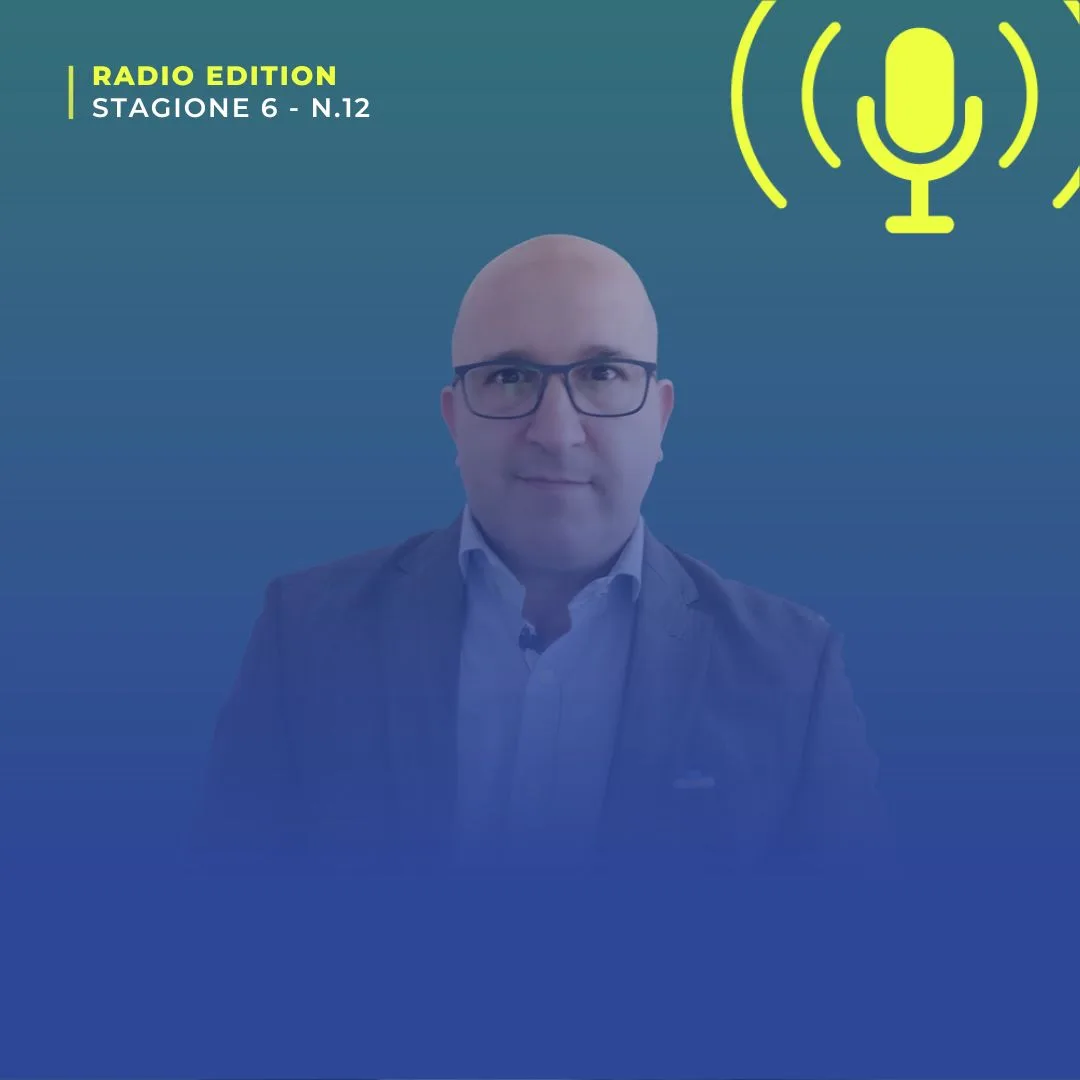 Gianluca Bertone con gli occhiali, ospite sul digital mindset in azienda