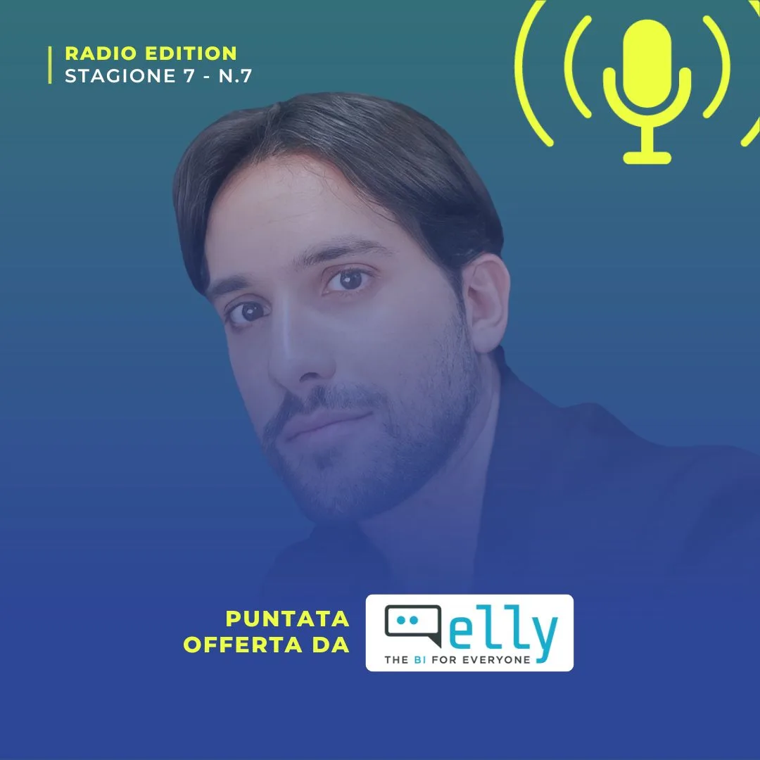 Gianmarco Giugliano con i capelli lunghi in giacca, ospite sul Team As A Service; puntata offerta da Elly